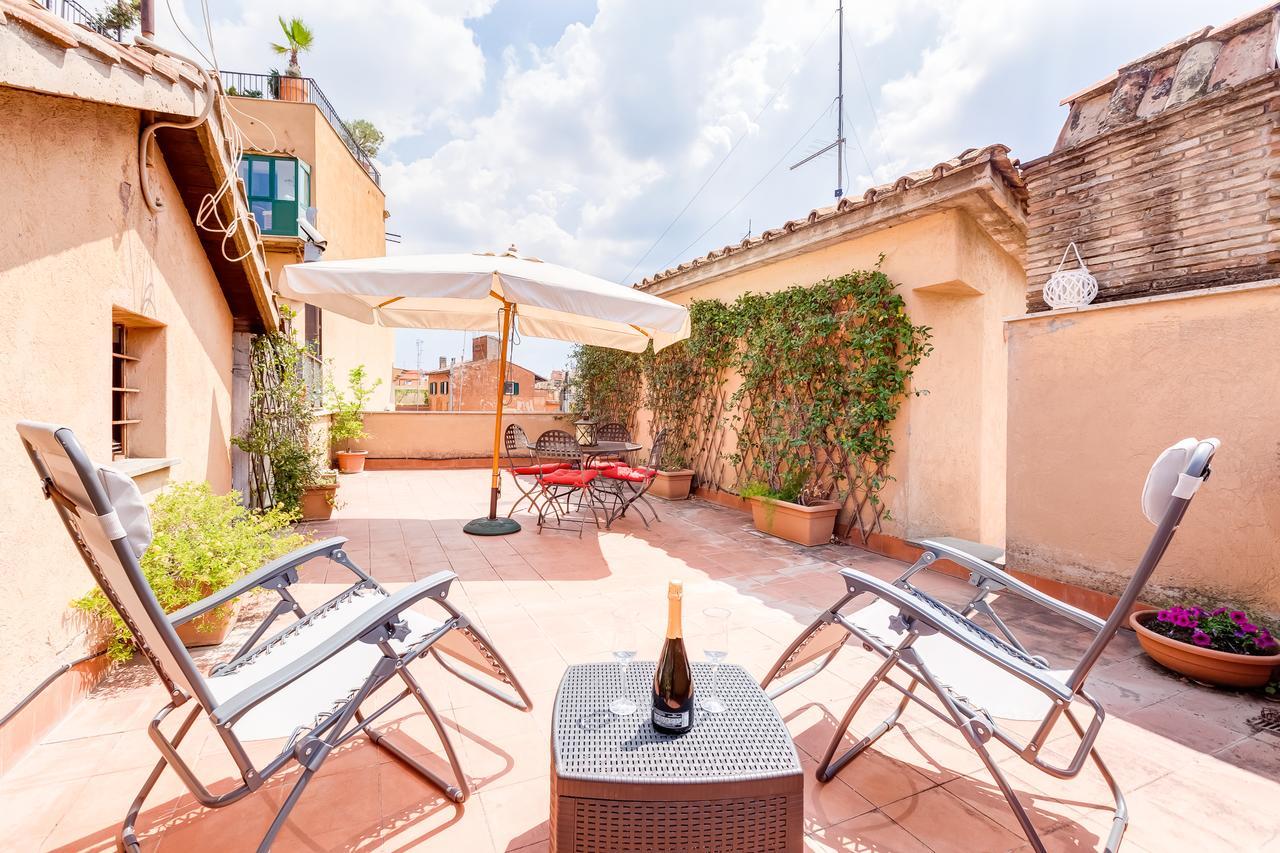 Romantic House With Terrace Εξωτερικό φωτογραφία